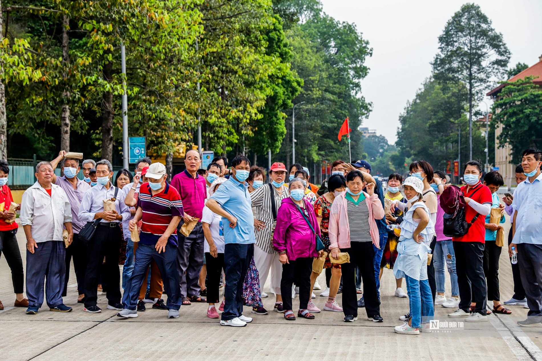 Dân sinh - Dòng người xếp hàng dài vào Lăng viếng Chủ tịch Hồ Chí Minh ngày 19/5 (Hình 4).