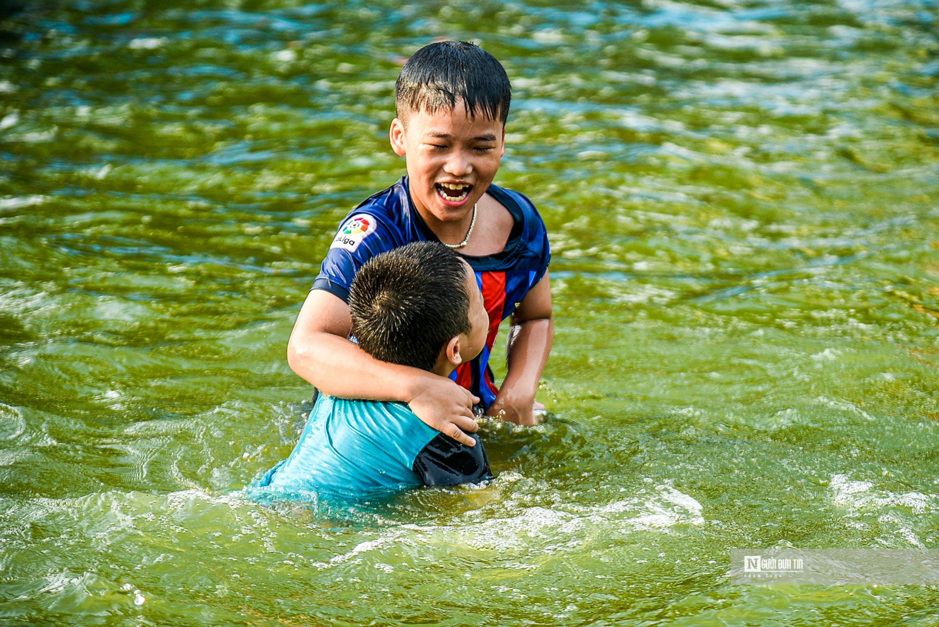 Dân sinh - Người dân ngoại thành Thủ đô biến ao nước thành bể bơi tiền tỷ (Hình 10).