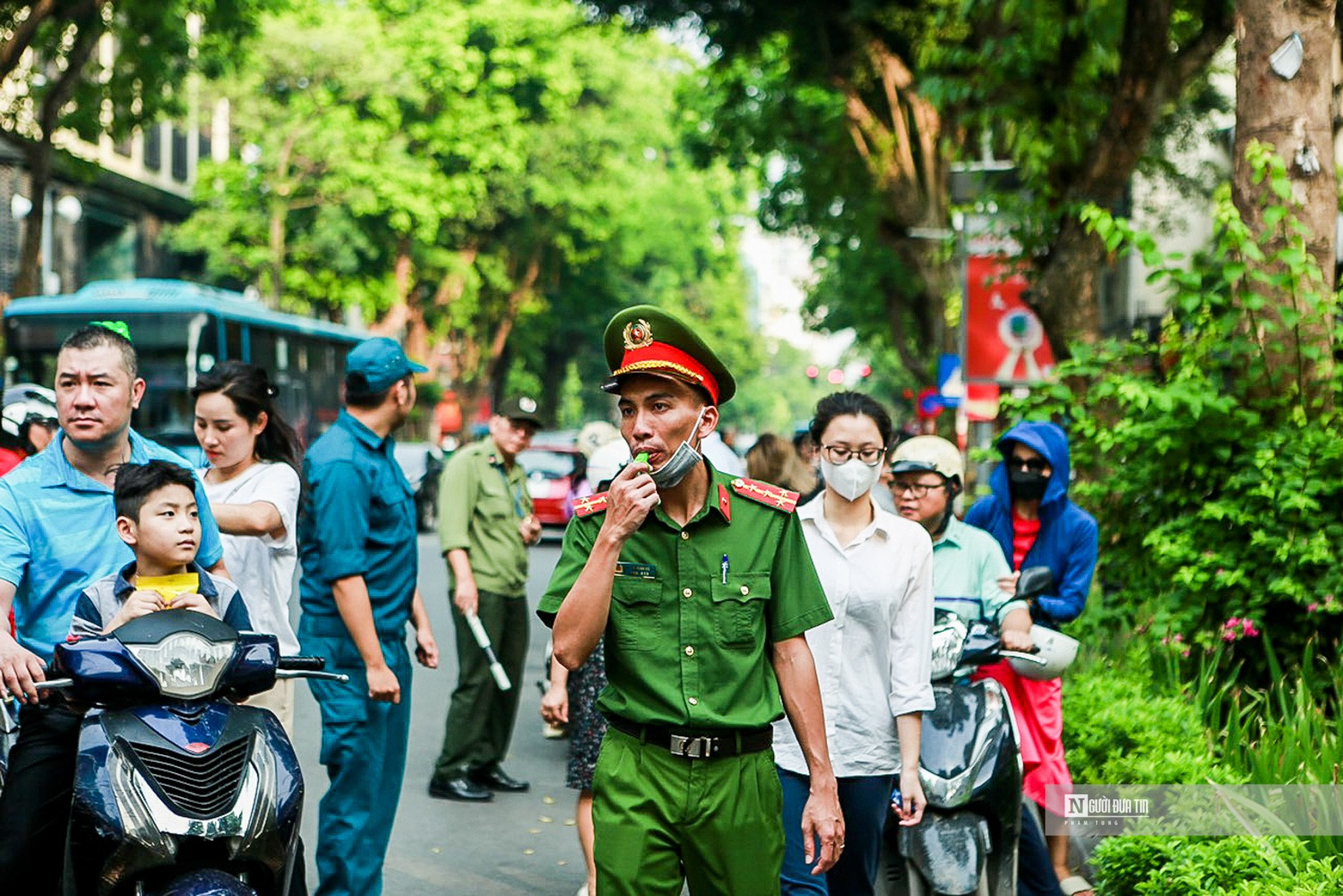 Giáo dục - Hà Nội: An ninh được thắt chặt trong ngày đầu thi vào lớp 10 (Hình 4).