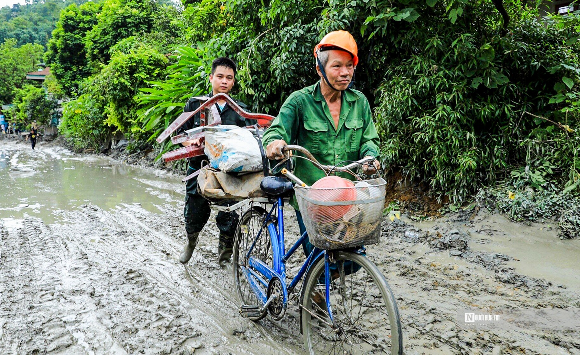 Dân sinh - Hàng trăm CSCĐ Tây Bắc giúp người dân khắc phục hậu quả sau mưa lớn (Hình 9).