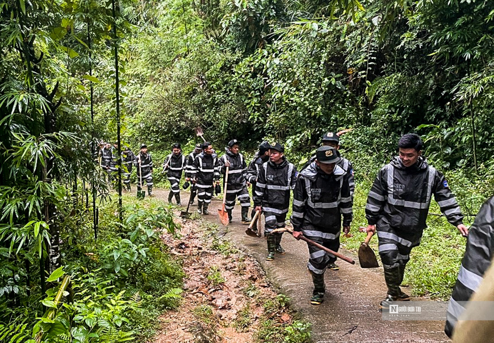 Dân sinh - Hành quân bộ hơn 4km để cứu nạn, cứu hộ sau vụ mưa lũ tại Sa Pa (Hình 2).