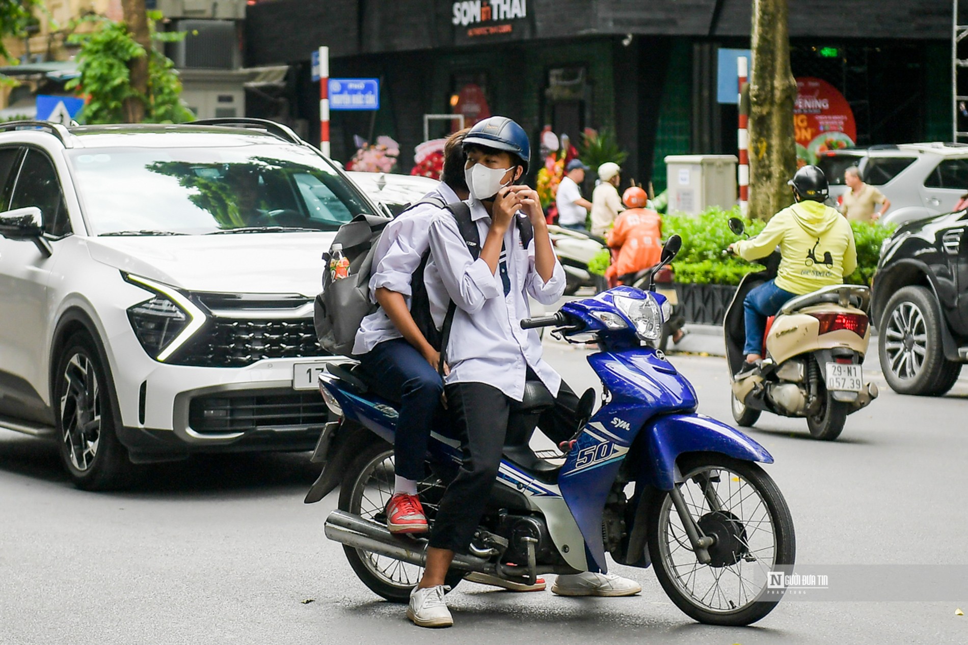 Dân sinh - Hà Nội: Xử phạt nhiều học sinh, sinh viên không đội mũ bảo hiểm (Hình 11).