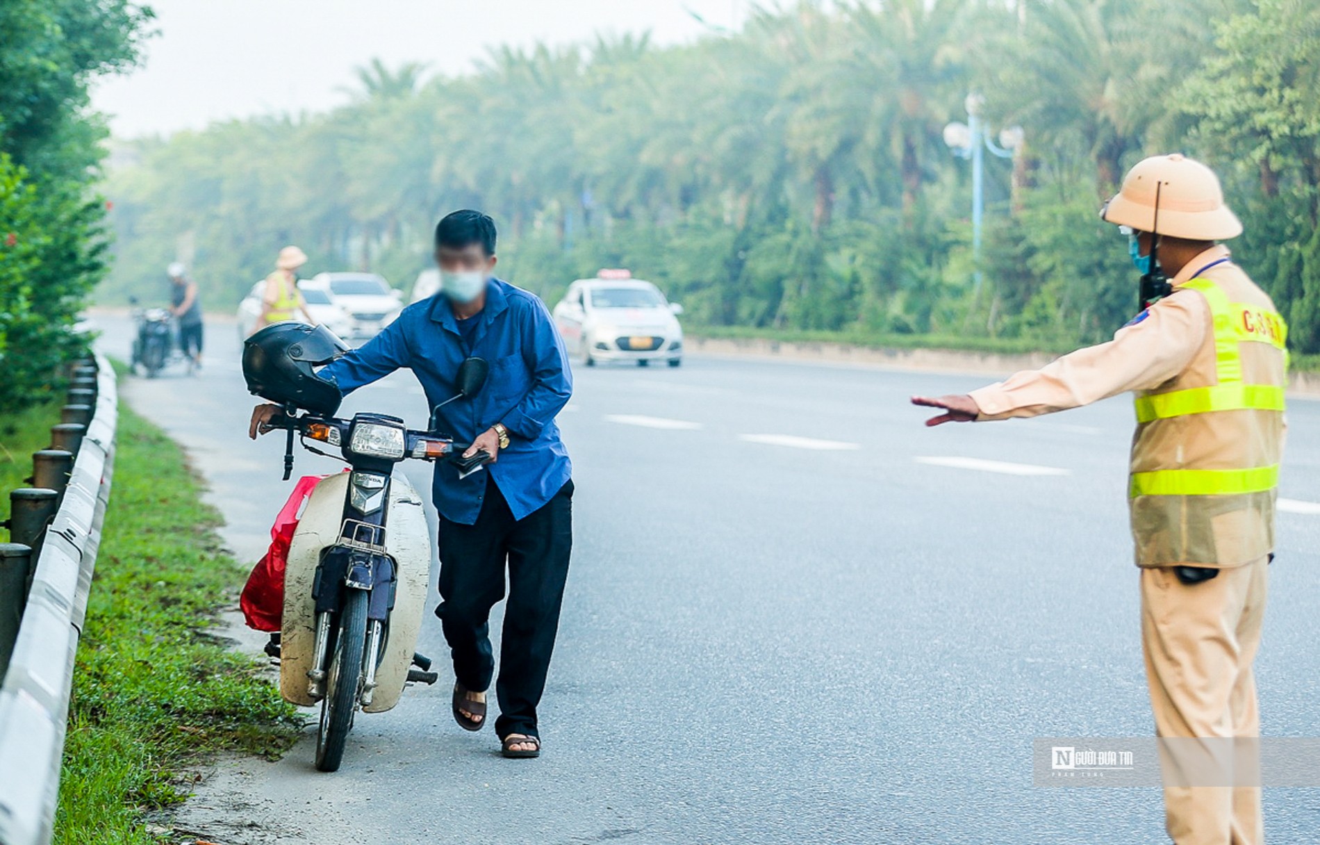 An ninh - Hình sự - Hà Nội: Xử lý nhiều xe máy di chuyển vào đường cao tốc (Hình 7).