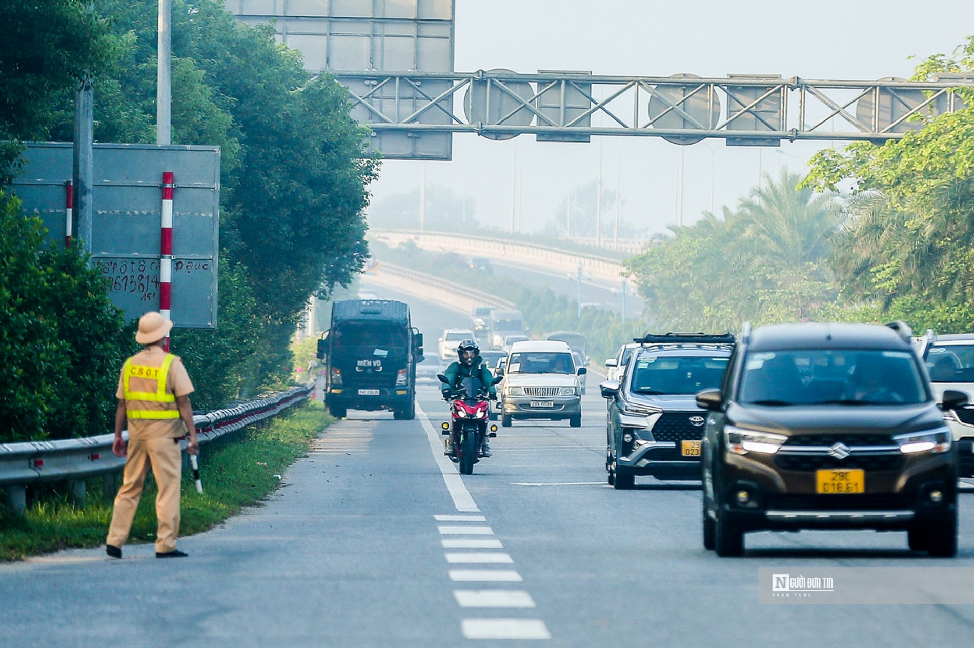 An ninh - Hình sự - Hà Nội: Xử lý nhiều xe máy di chuyển vào đường cao tốc (Hình 6).