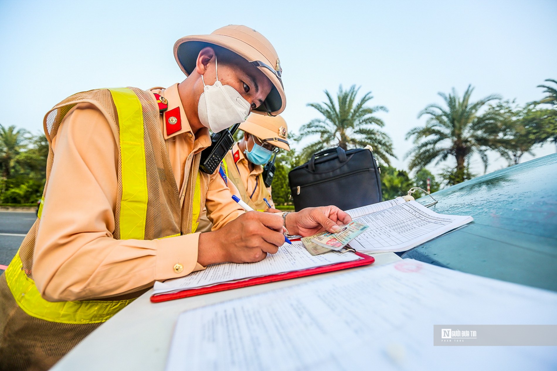 An ninh - Hình sự - Hà Nội: Xử lý nhiều xe máy di chuyển vào đường cao tốc (Hình 9).