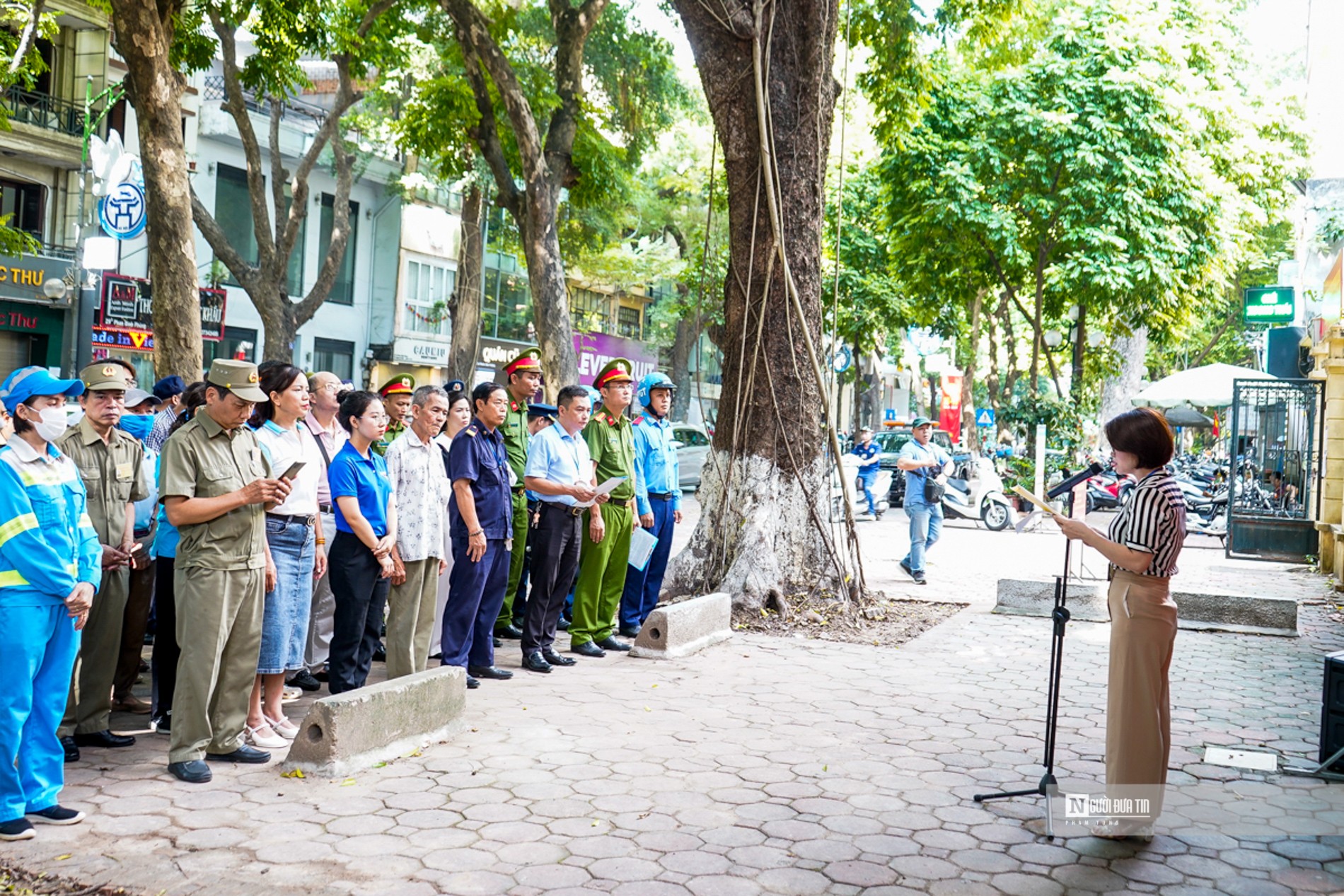 Dân sinh - Hà Nội: Ra quân cao điểm đảm bảo trật tự đô thị chào mừng ngày 10/10 (Hình 3).