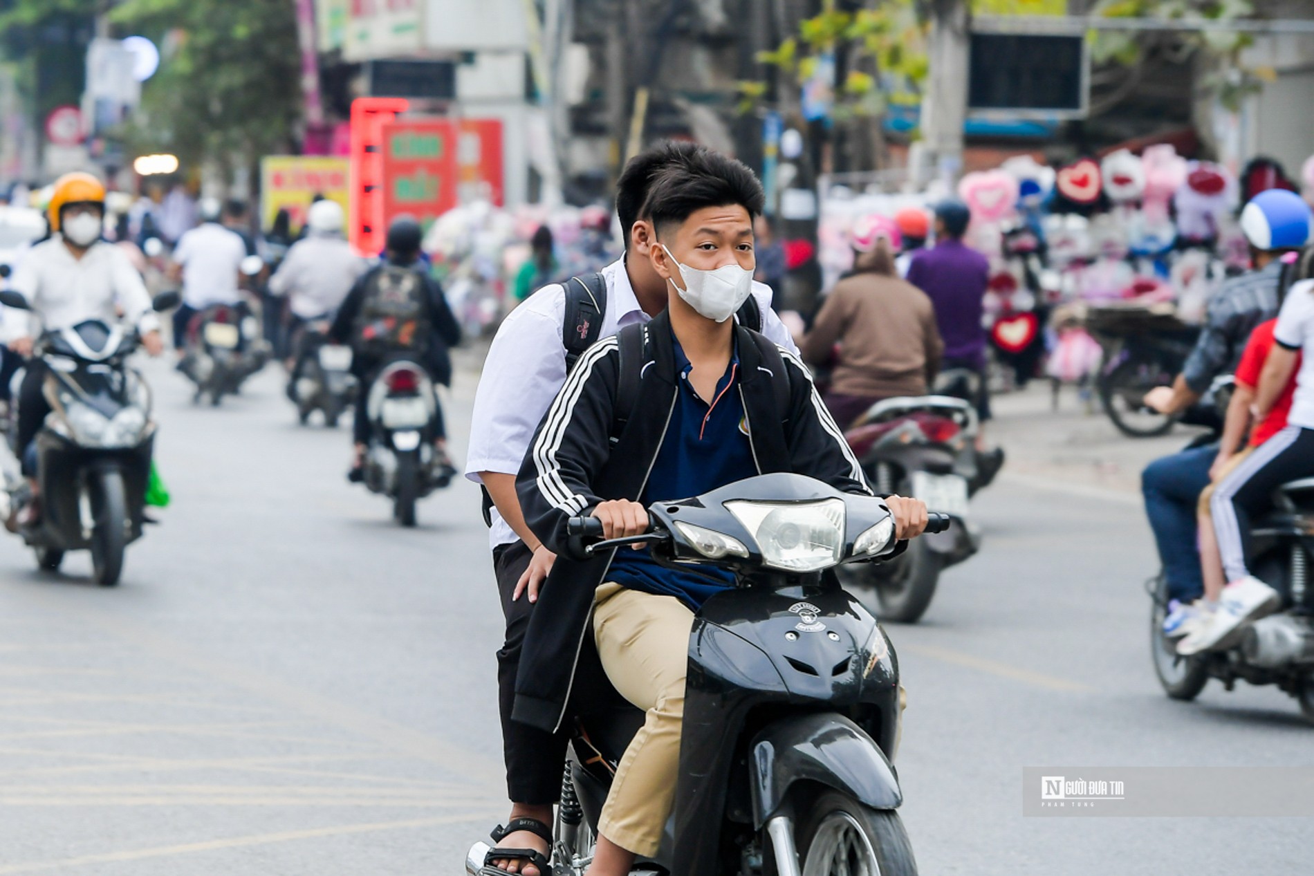 An ninh - Hình sự - Xử lý nhiều học sinh kẹp ba, không đội mũ bảo hiểm đến trường (Hình 4).