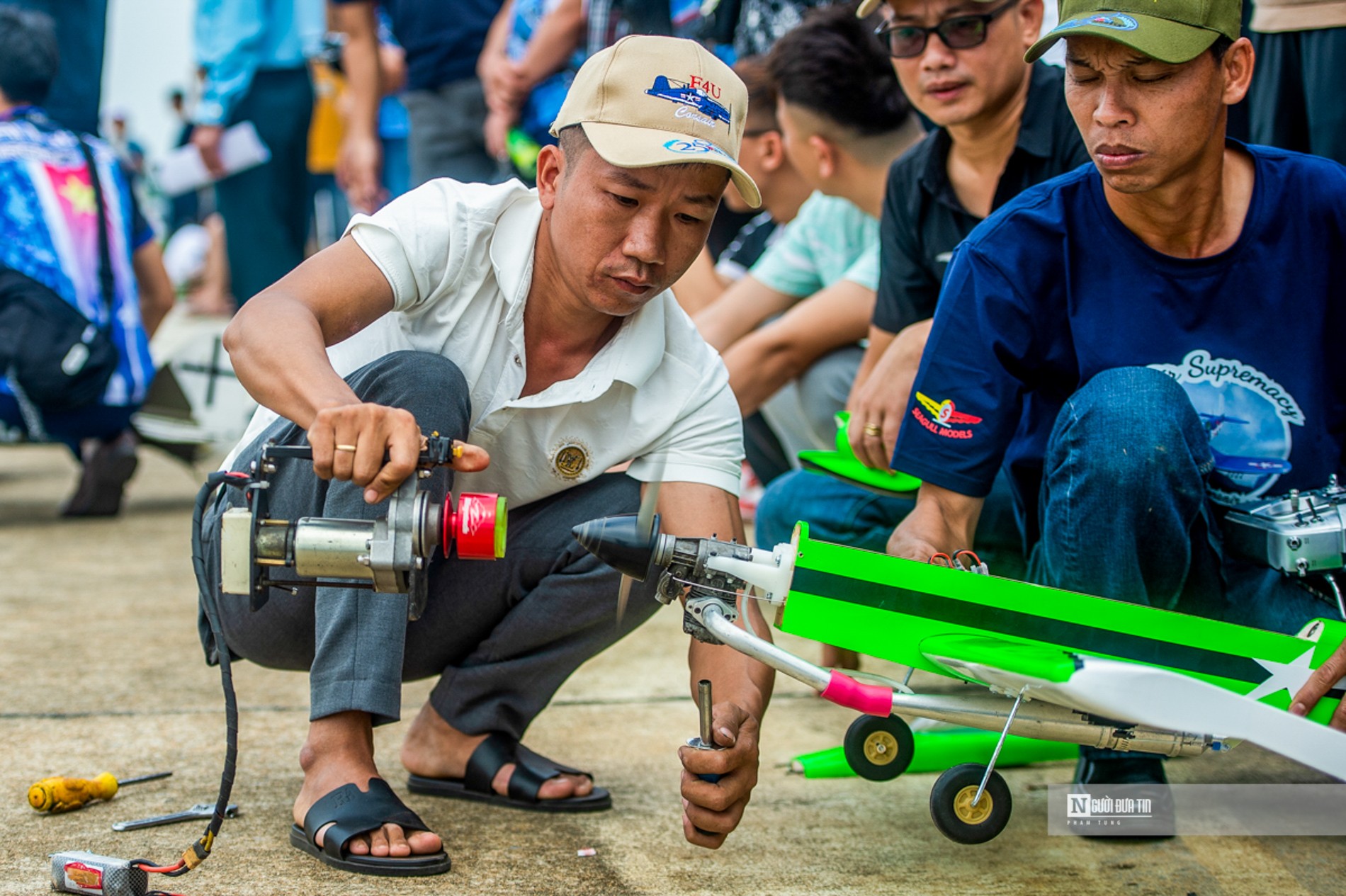 Dân sinh - Hàng trăm “chiến đấu cơ” nhào lộn, bay qua vòng lửa (Hình 3).