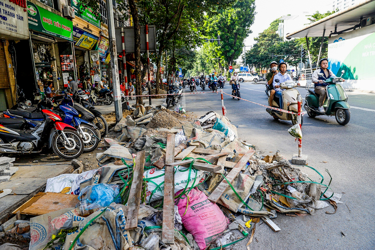 Dân sinh - Đến hẹn lại lên, Hà Nội ngổn ngang lát đá vỉa hè dịp cuối năm (Hình 8).