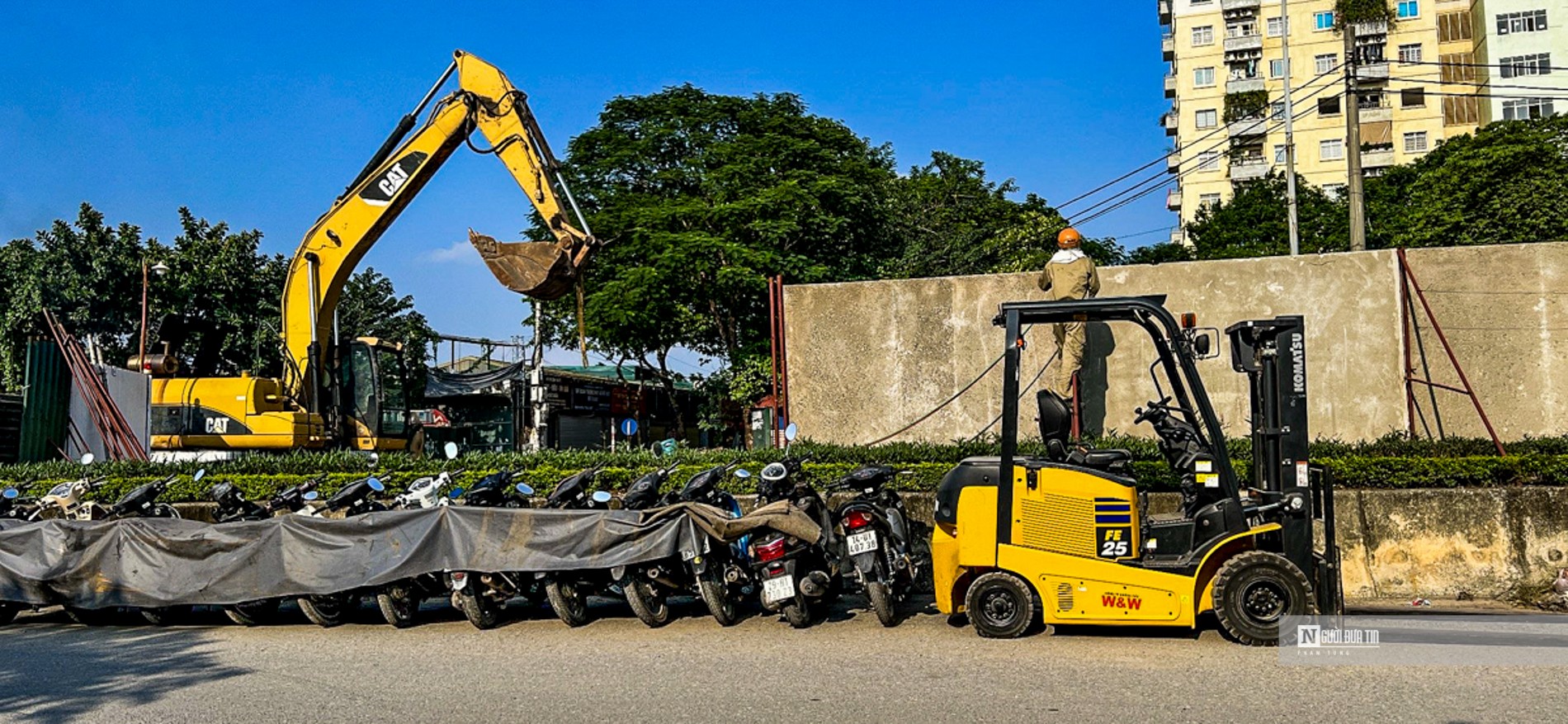 Dân sinh - Hà Nội: Dỡ tường rào tông trên đường vành đai 2,5 (Hình 8).