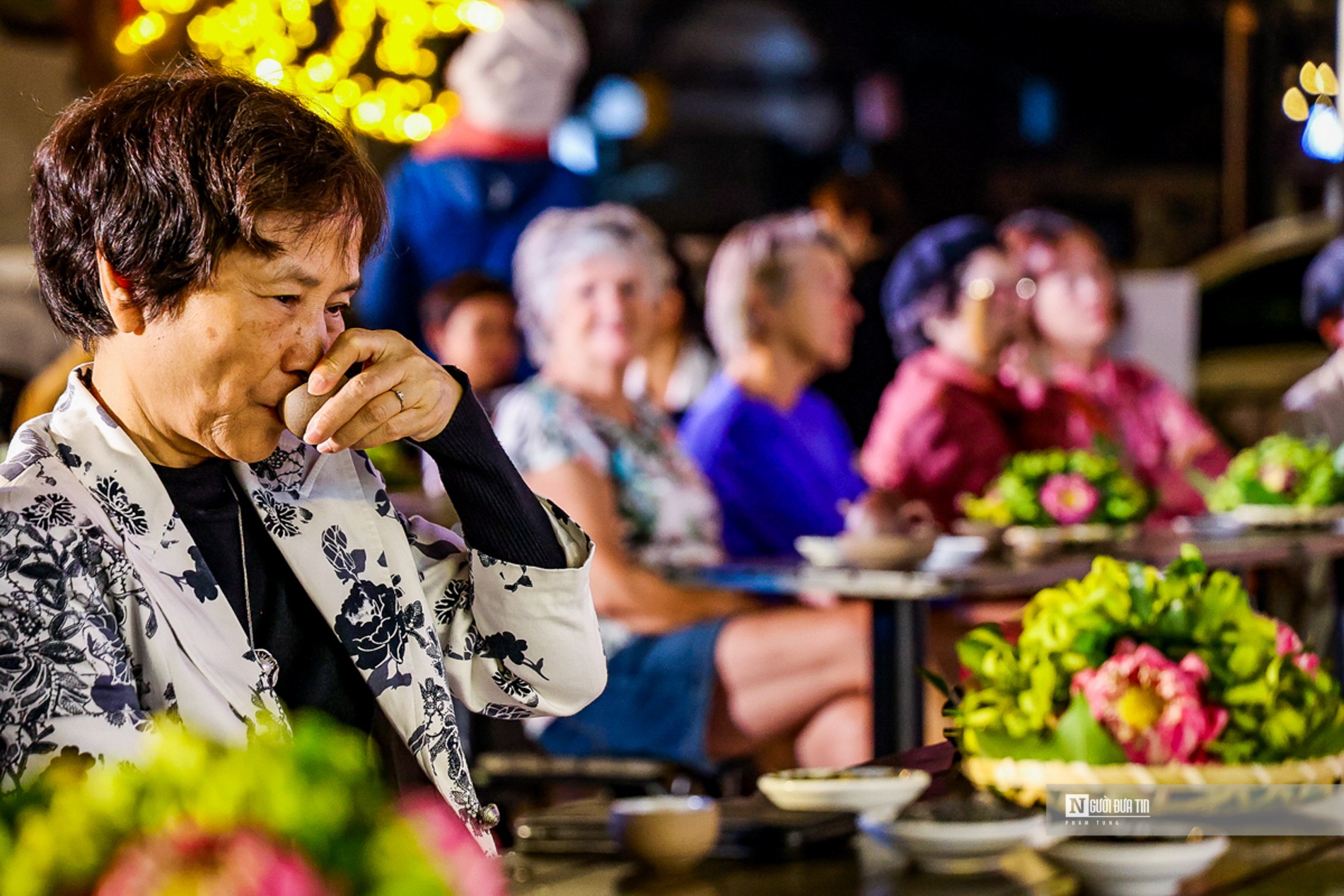 Dân sinh - Hàng trăm du khách trải nghiệm trà tại tàu điện bánh hơi (Hình 2).