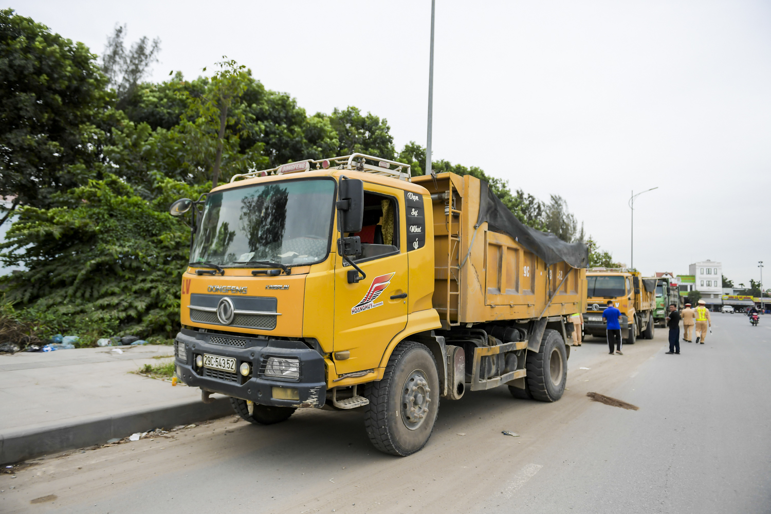 An ninh - Hình sự - Công an Hải Phòng mật phục, xử lý hàng loạt xe quá khổ, quá tải