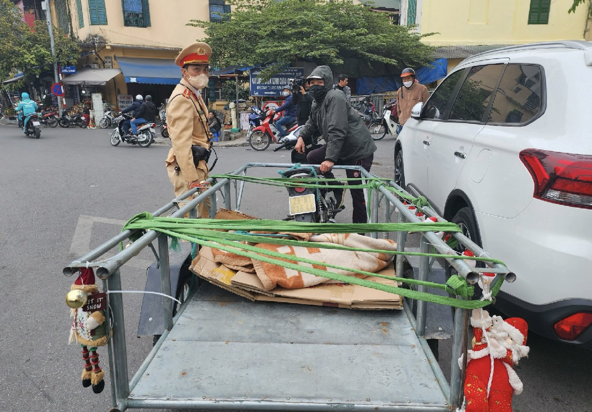 An ninh - Hình sự - Công an Hà Nội ra quân trấn áp tội phạm dịp tết Nguyên đán 2024 (Hình 8).