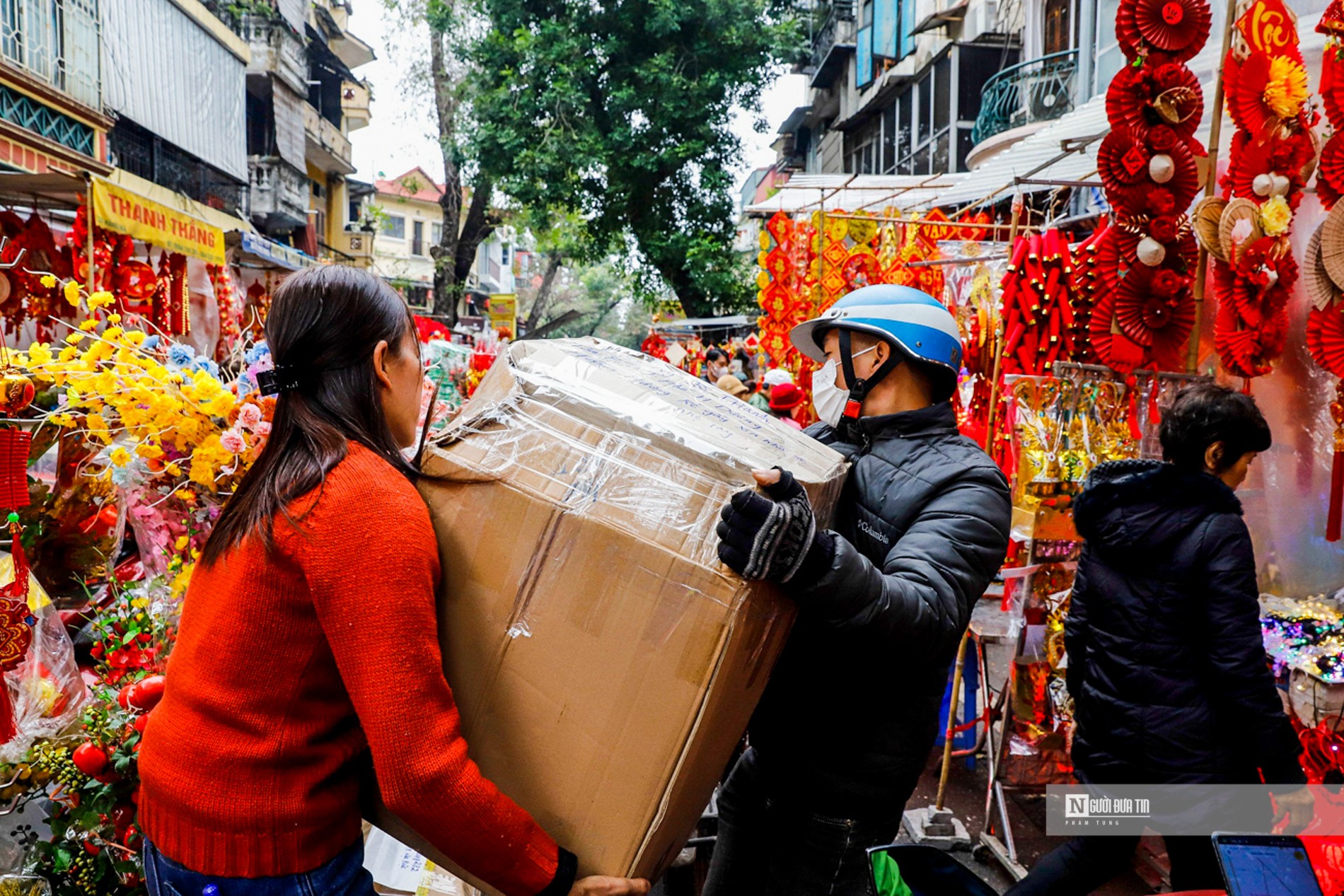 Dân sinh - Không khí Tết ngập tràn trên phố cổ Hà Nội (Hình 8).