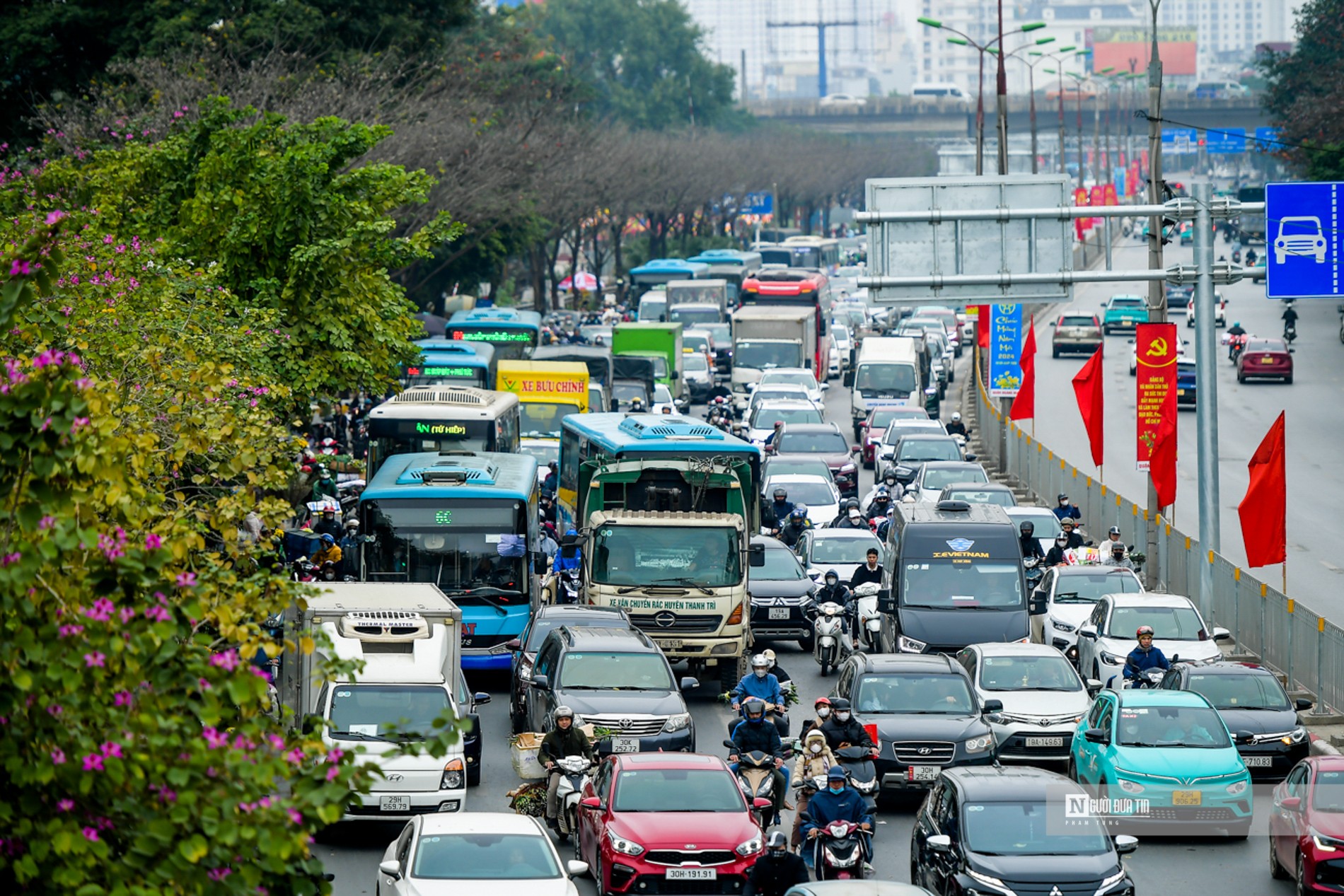 Dân sinh - Cửa ngõ Thủ đô ủn dài ngày 28 Tết (Hình 10).