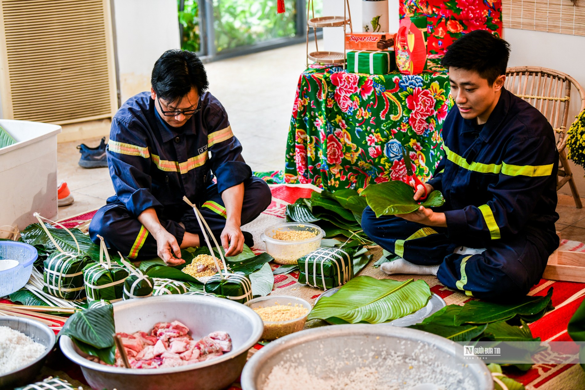 Dân sinh - Cảnh sát PCCC trổ tài gói bánh chưng đón Tết Nguyên đán (Hình 6).