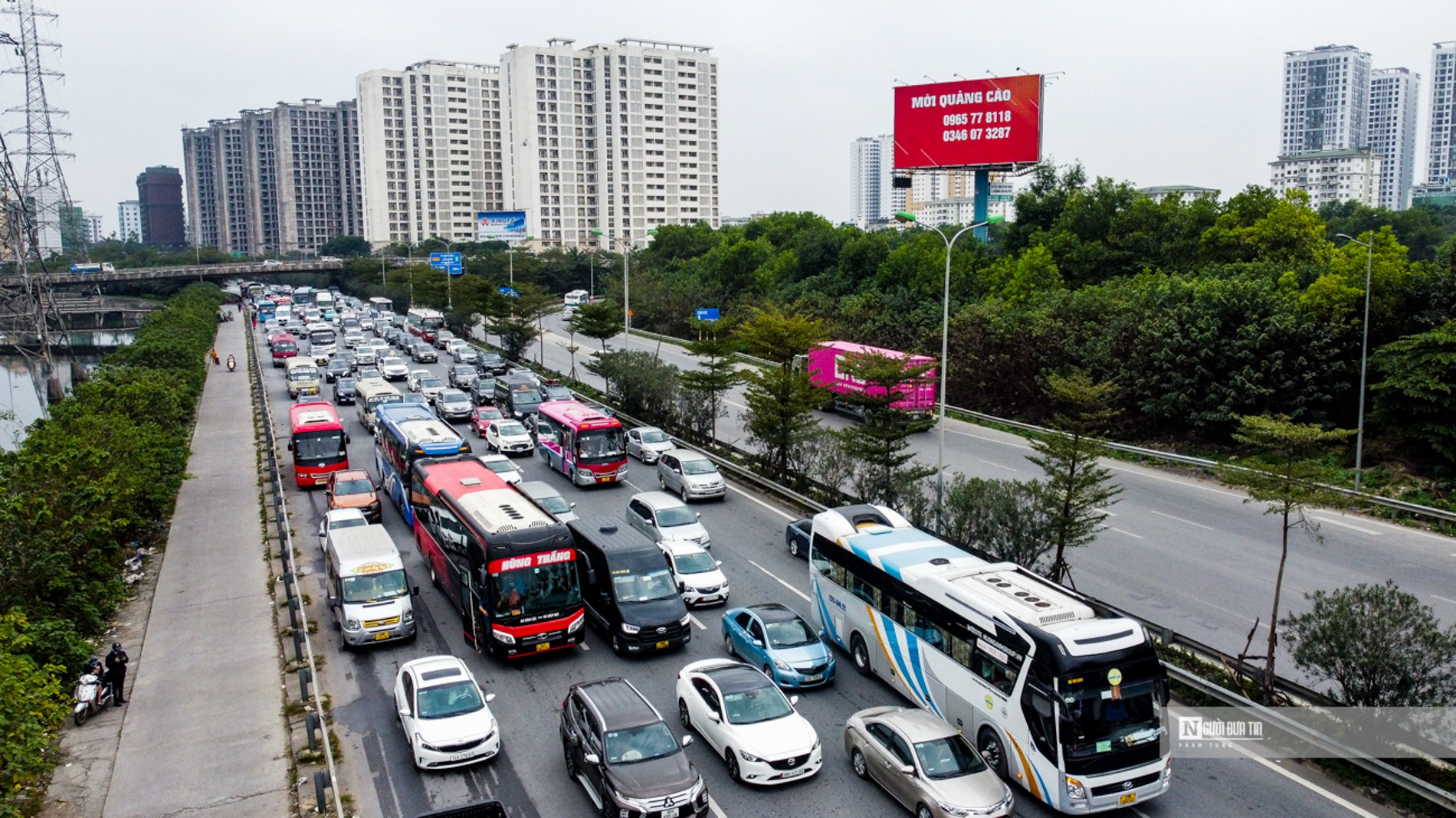 Dân sinh - Người dân lỉnh kỉnh đồ đạc trở lại Thủ đô sau nghỉ lễ (Hình 2).