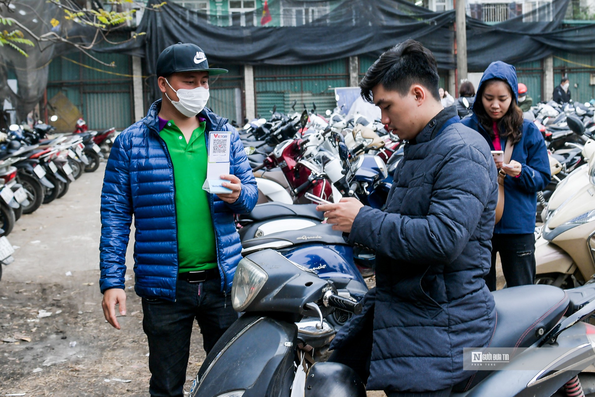 Văn hoá - Chen chân lễ phủ Tây Hồ ngày đầu làm việc (Hình 14).