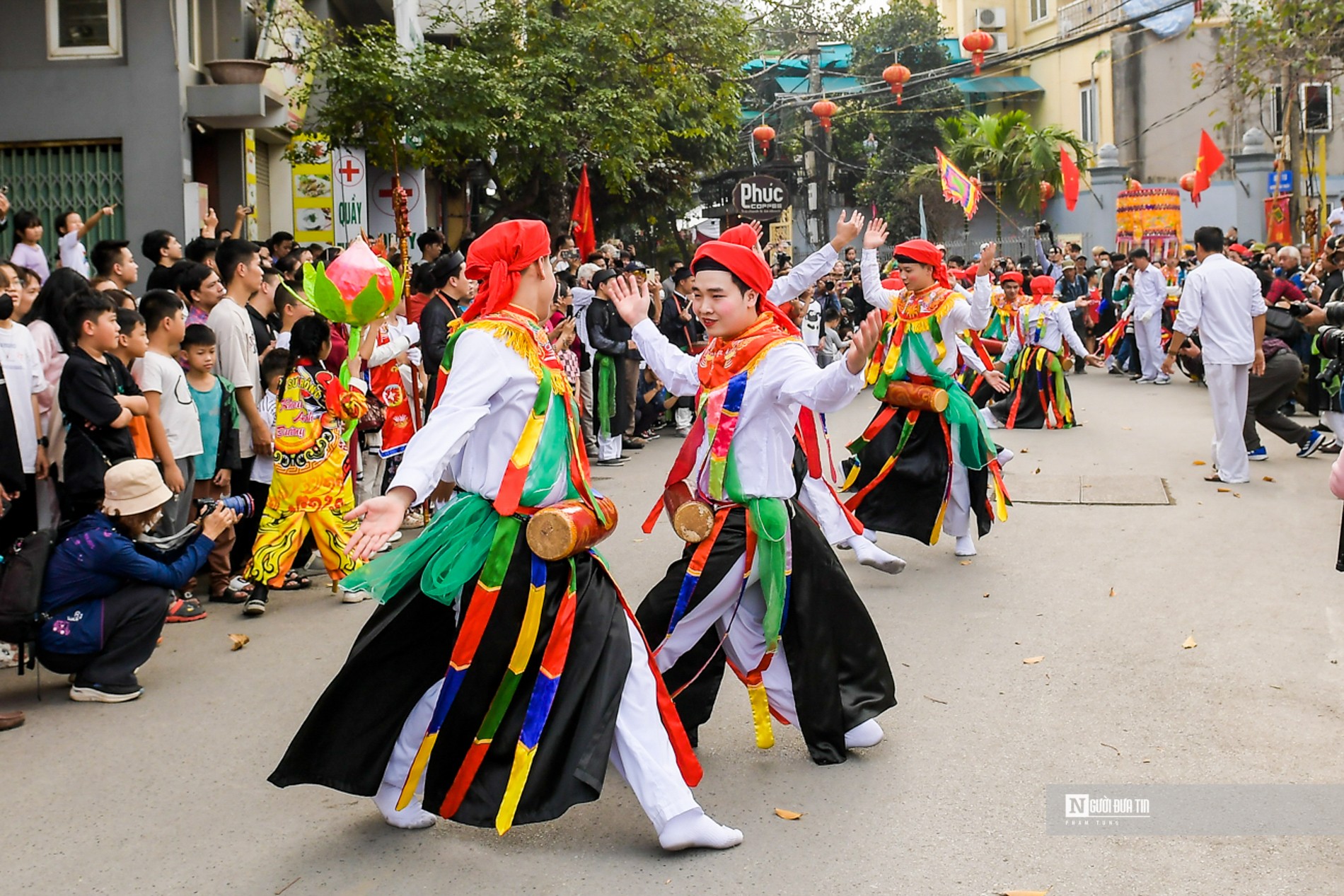 Văn hoá - Về làng Triều Khúc xem “con đĩ đánh bồng” (Hình 7).