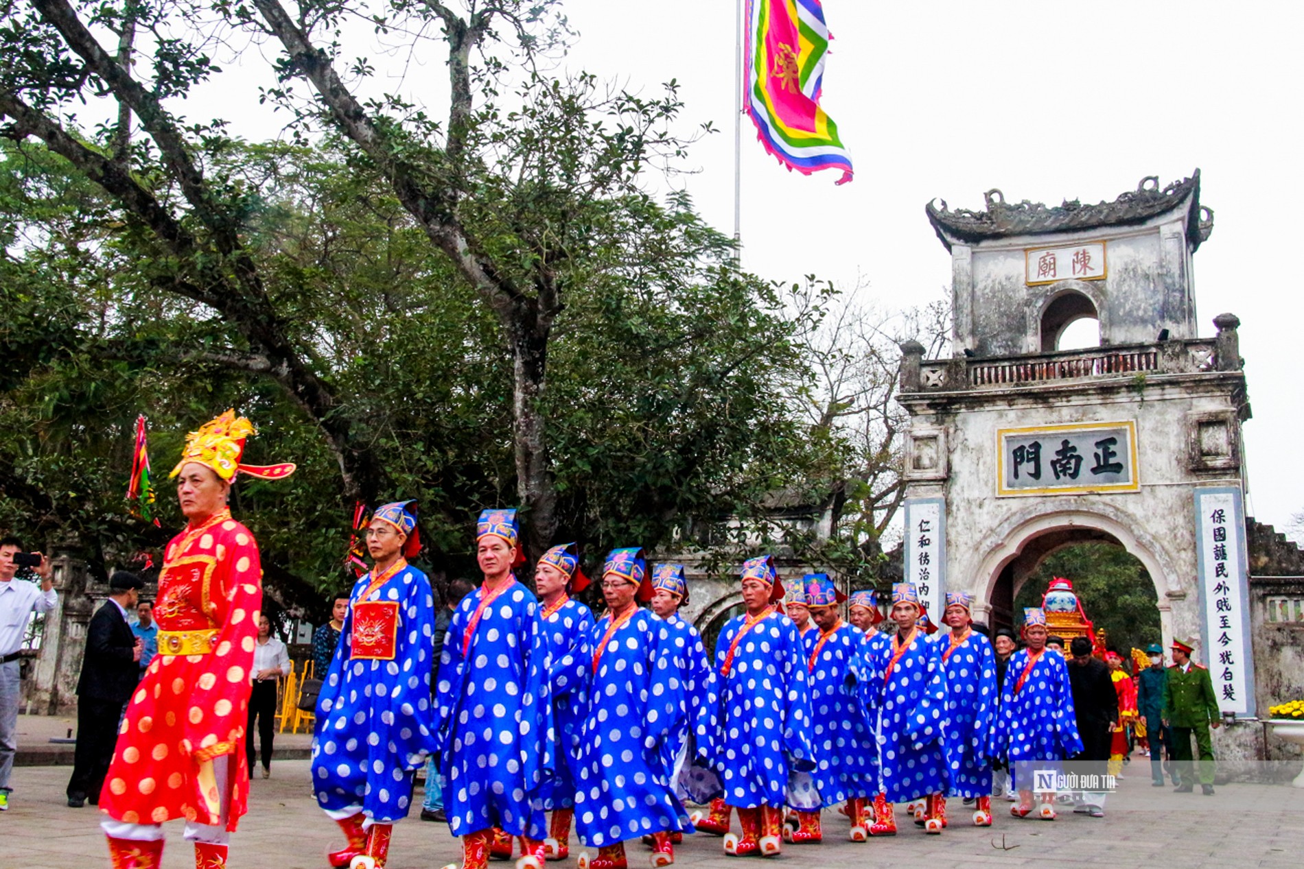 Văn hoá - Hàng trăm người “rước nước, tế cá” tri ân nhà Trần (Hình 3).