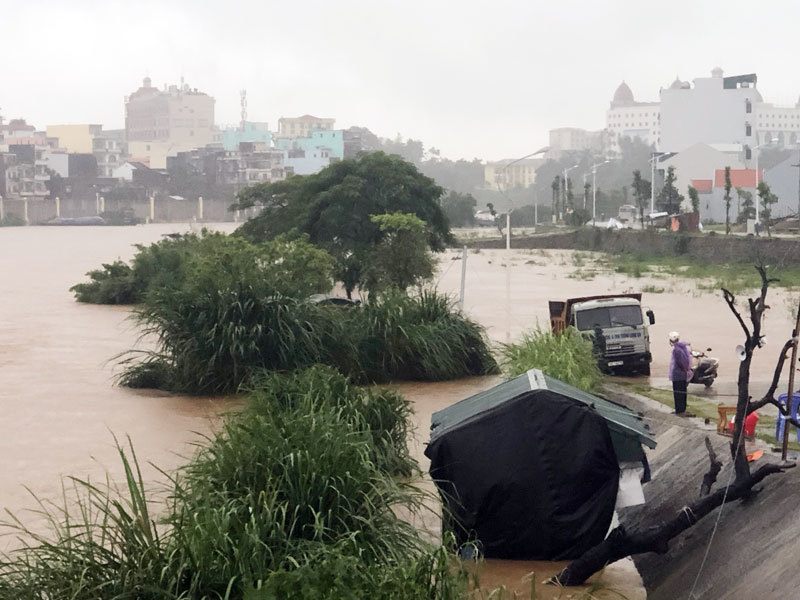 Tin nhanh - Nước sông Ka Long dâng cao sau bão, đe dọa trung tâm Móng Cái (Hình 4).