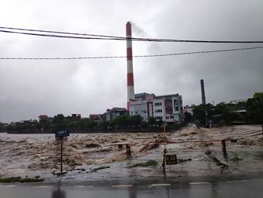 Tin nhanh - Nước sông Ka Long dâng cao sau bão, đe dọa trung tâm Móng Cái (Hình 8).