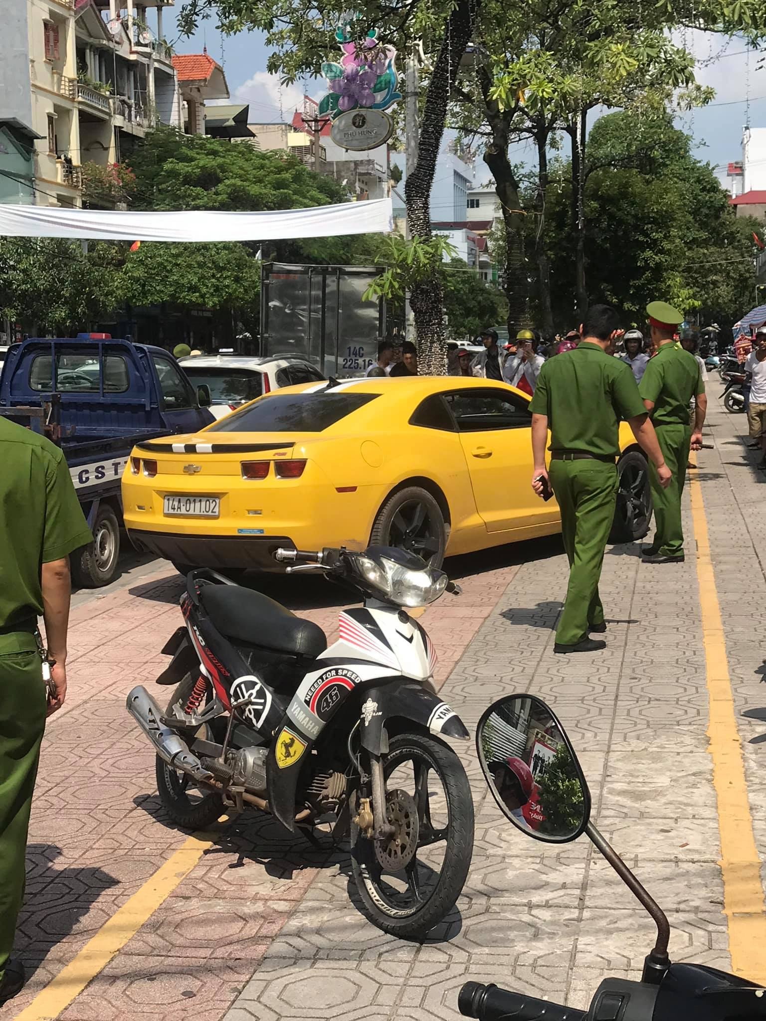 An ninh - Hình sự - Nóng: Cảnh sát dùng súng đập vỡ kính, truy đuổi “siêu xe” như phim hành động tại Quảng Ninh