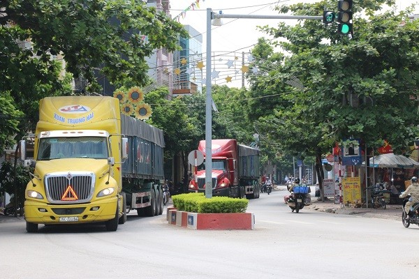 Tin nhanh - Quảng Ninh: Lo ngại hiểm họa tai nạn, Thị xã Quảng Yên cấm xe container đi vào nội thị (Hình 2).