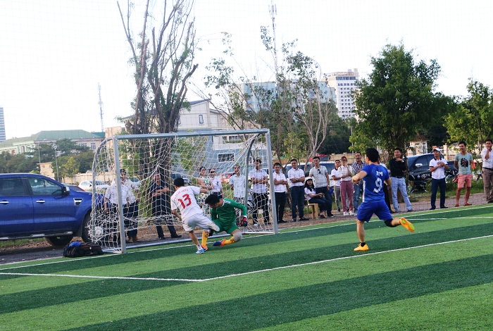 Thể thao - FC Arita đoạt cúp vô địch giải bóng đá Golden City mở rộng 2017 (Hình 2).