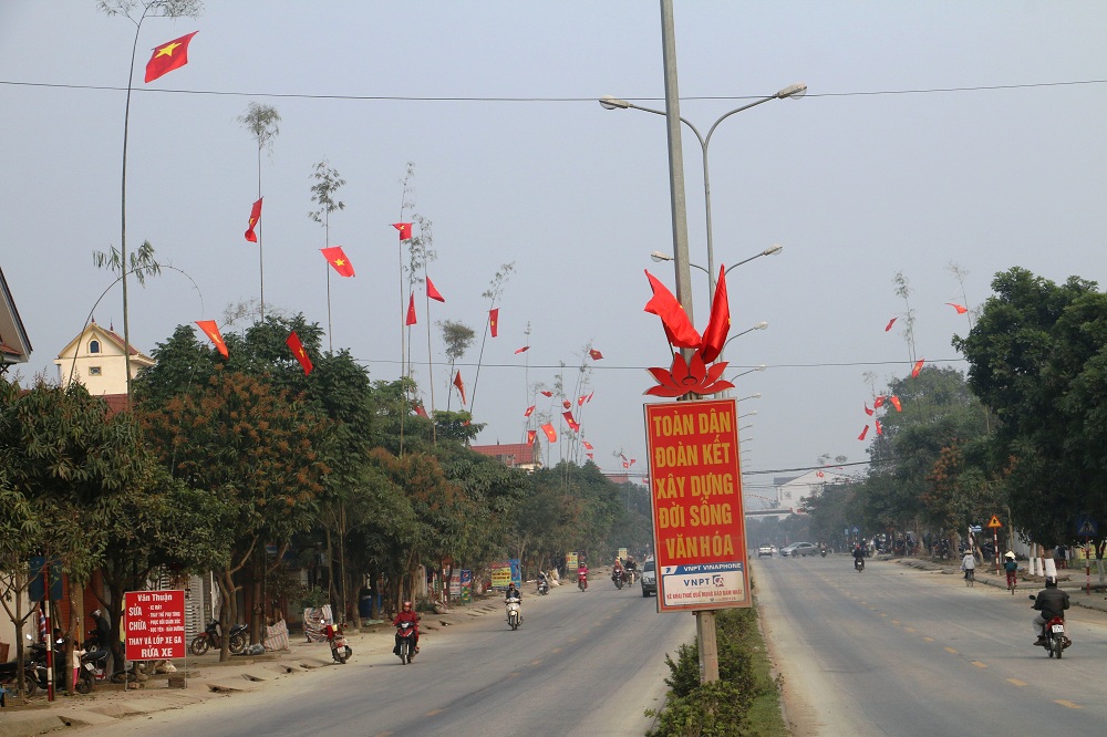 Tin nhanh - Hạ cây nêu ngày Tết, 2 anh em ruột bị điện giật bỏng nặng