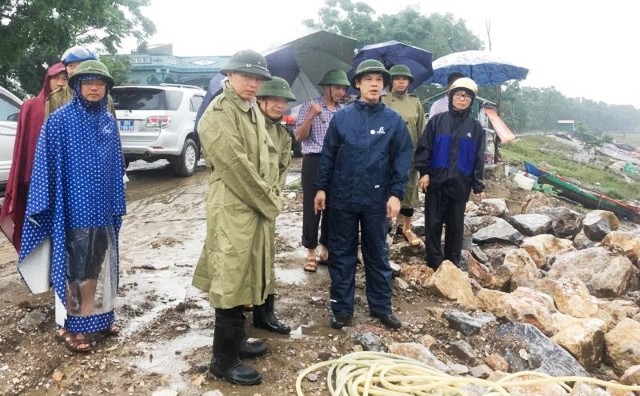 Tin nhanh - Chủ tịch tỉnh Thanh Hóa phê bình huyện “chống lệnh” hoãn họp để lo bão