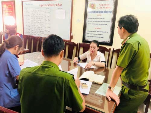 An ninh - Hình sự - Khởi tố nữ giám đốc lập 12 công ty ảo mua bán hóa đơn gần 300 tỷ đồng