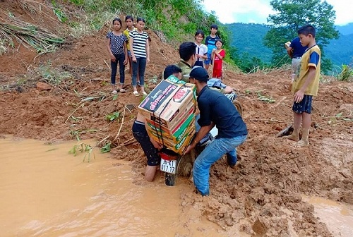 Tin nhanh - Bị cô lập sau lũ, Mường Lát đang cạn kiệt xăng dầu và lương thực (Hình 3).