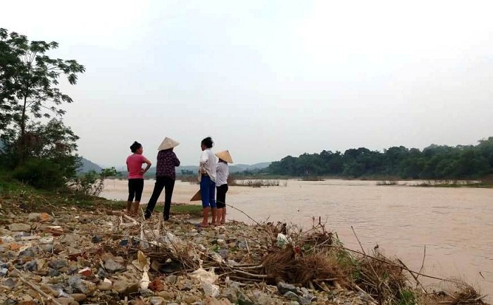 An ninh - Hình sự - Gia đình quần thảo lòng sông tìm kiếm nghi phạm sát hại vợ rồi “mất tích” (Hình 2).