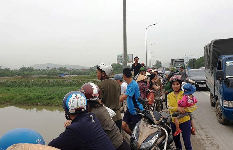 Tin nhanh - Hé lộ nguyên nhân vợ bỏ con nhỏ lại trên cầu cho chồng nhảy sông tự tử (Hình 2).