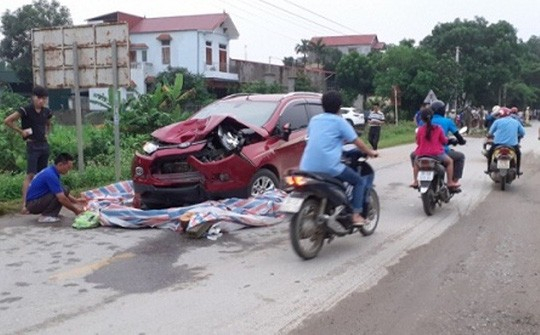 Tin nhanh - Vụ xế hộp va chạm xe máy 3 người thương vong: Cán bộ công an chở 'sếp' trên xe