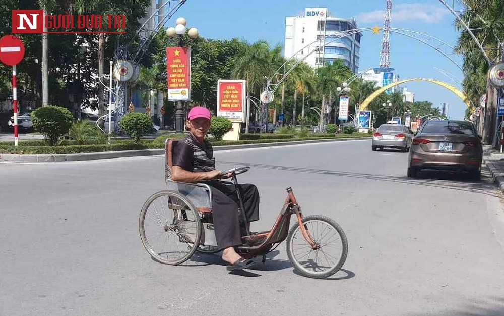 Tin nhanh - Chùm ảnh: Người dân 'chảo lửa' miền Trung quay quắt mưu sinh trong đợt nắng nóng kỷ lục (Hình 4).