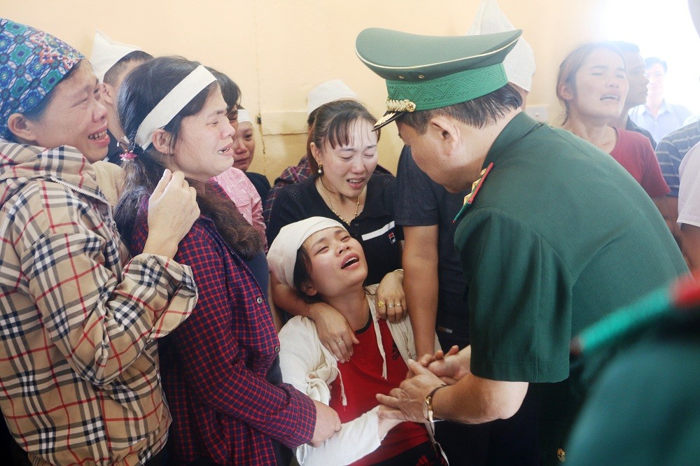 Tin nhanh - Thiếu tá biên phòng hi sinh khi vây bắt ma túy, vợ được đặc cách làm giáo viên (Hình 2).