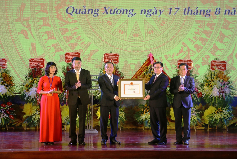 Tin nhanh - Thanh Hóa: Huyện Quảng Xương được trao bằng công nhận đạt chuẩn nông thôn mới