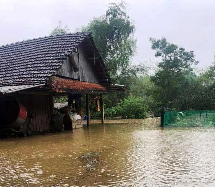 Tin nhanh - Cận cảnh vùng rốn lũ Hương Khê – Hà Tĩnh chìm ngập trong biển nước (Hình 3).