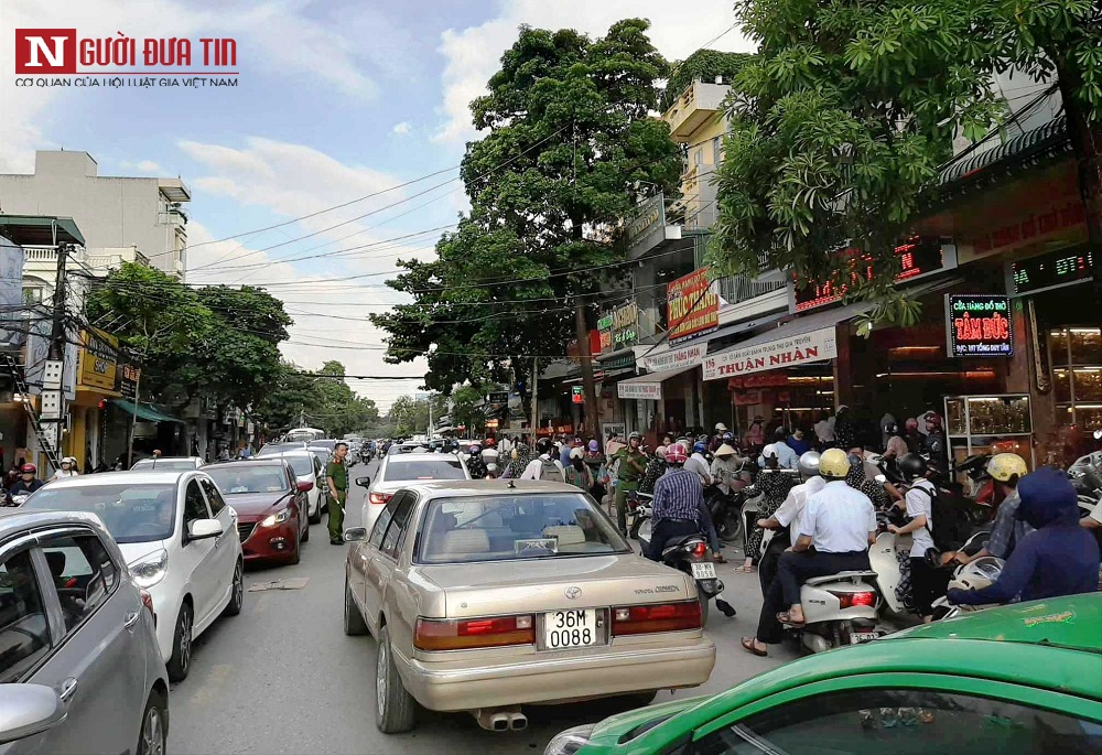 Tin nhanh - Tuyến phố ở TP.Thanh Hóa ùn tắc kéo dài nhiều giờ (Hình 4).