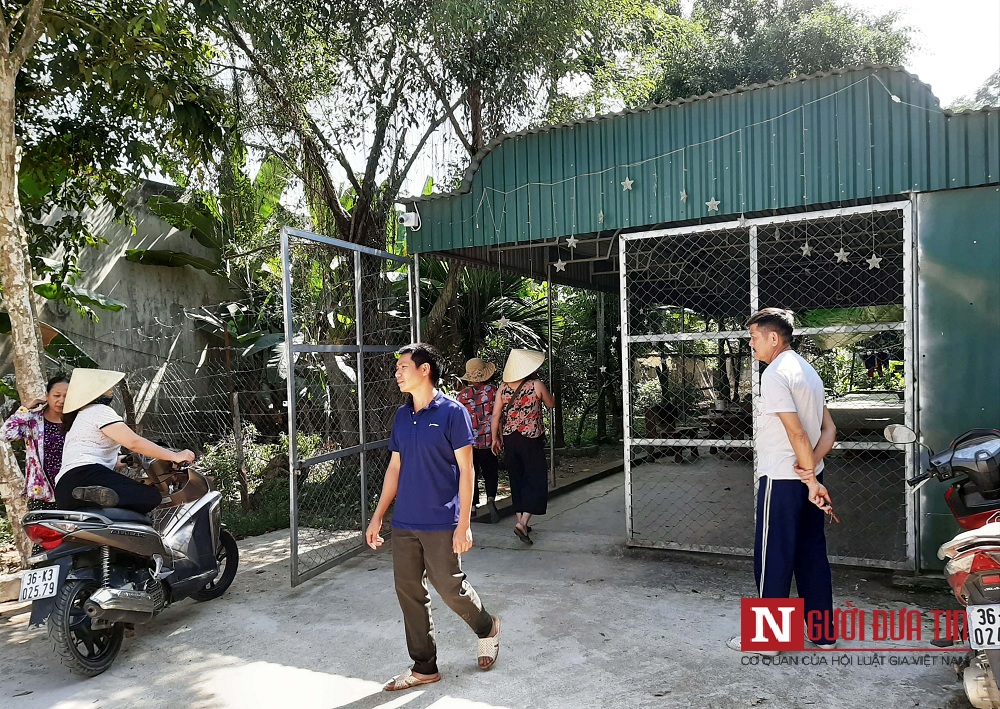 Tin nhanh - Bất ngờ với gia cảnh của chủ hụi làm nghề nuôi lợn, dùng điện thoại 'cục gạch' vỡ nợ 14 tỷ đồng (Hình 3).