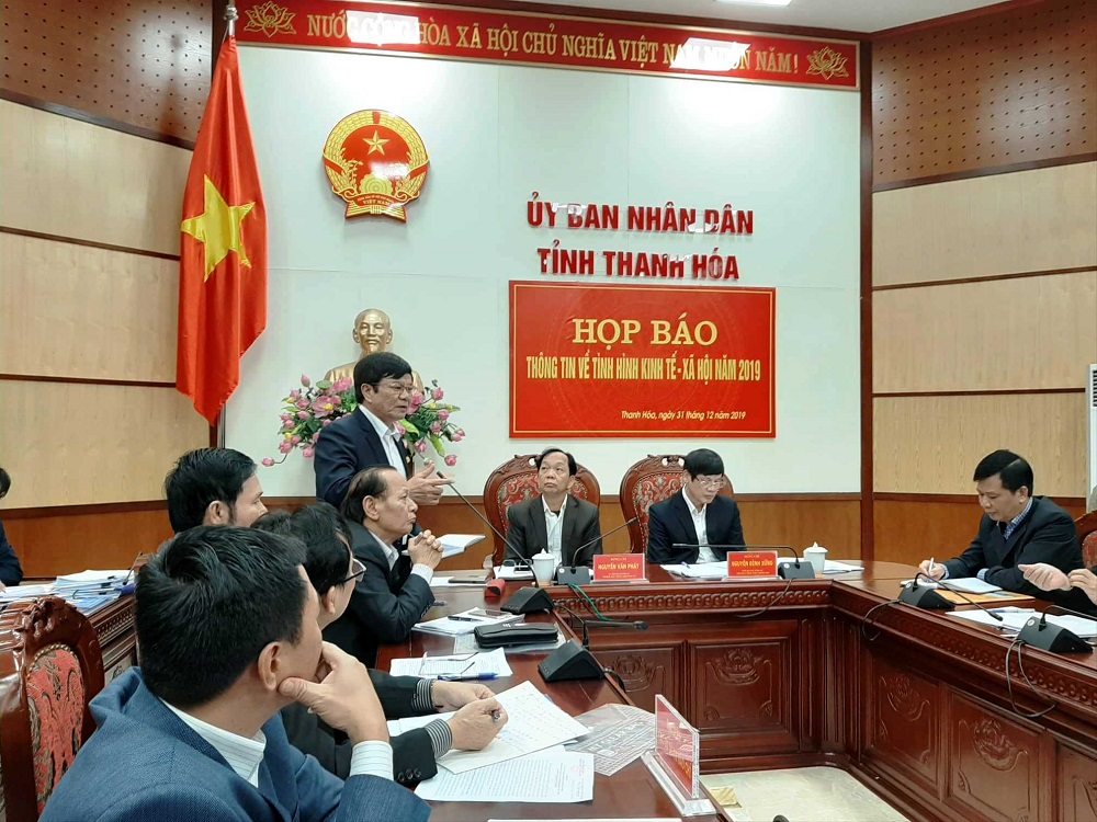 Tin nhanh - Phó giám đốc Công an Thanh Hóa chỉ đạo kiểm tra hàng chục bãi xe không phép tại KCN Hoàng Long