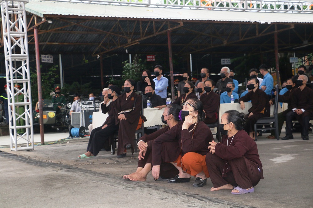 Tin nhanh - Trang trọng lễ viếng nguyên Tổng Bí thư Lê Khả Phiêu tại quê hương Thanh Hóa (Hình 9).