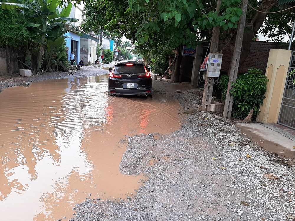 Tin nhanh - Dân khóc ròng vì đường phố thành sông sau những trận mưa rào (Hình 2).