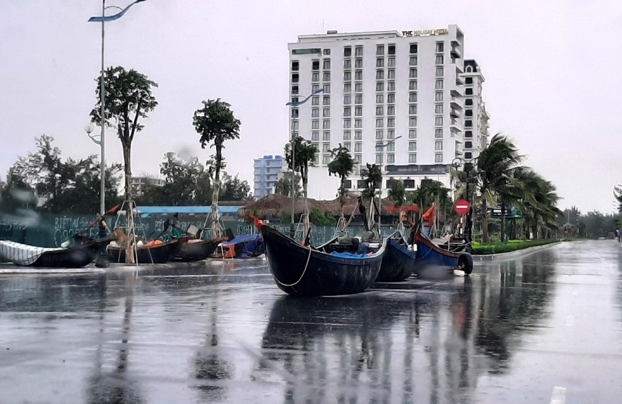 Dân sinh - Thanh Hóa: Tàu thuyền vào bờ tránh bão, lên phương án ứng phó lũ quét (Hình 2).