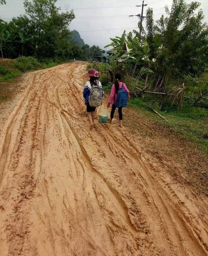 Dân sinh - Học sinh phải “đánh vật” trên còn đường tới trường (Hình 3).