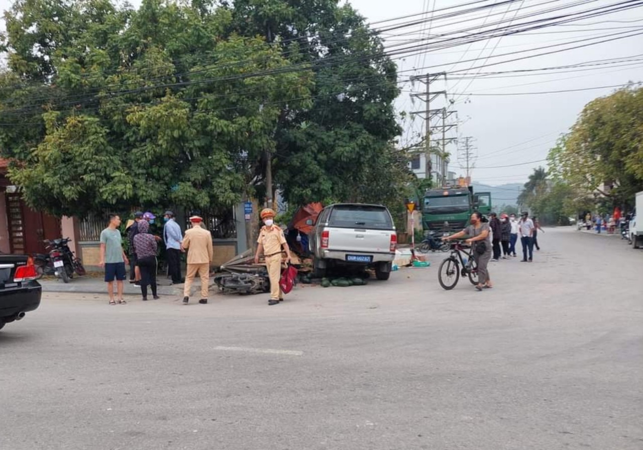 An ninh - Hình sự - Thanh Hóa: Ô tô va chạm xe máy khiến 2 người tử vong