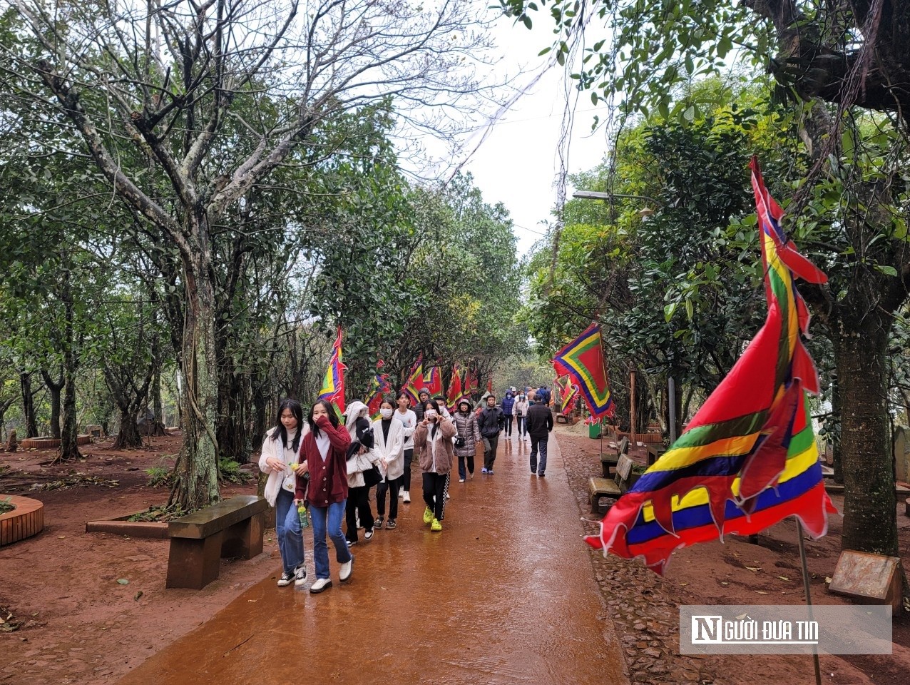 Văn hoá - Di tích Phủ Na, An Tiên hút khách chiêm bái, vãn cảnh đầu năm (Hình 3).