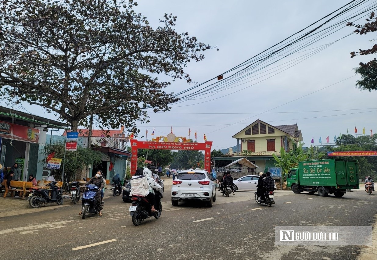 Văn hoá - Di tích Phủ Na, An Tiên hút khách chiêm bái, vãn cảnh đầu năm (Hình 6).